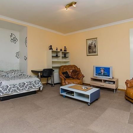 Apartment Triokhsviatytelskaya Street 3 키예프 외부 사진