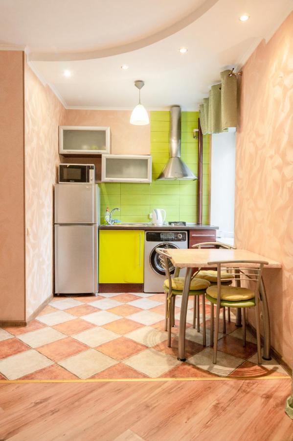 Apartment Triokhsviatytelskaya Street 3 키예프 외부 사진
