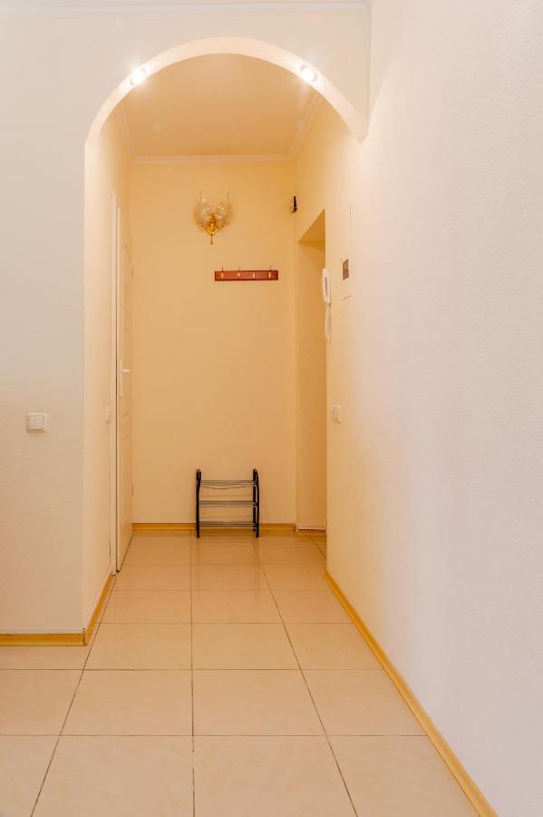 Apartment Triokhsviatytelskaya Street 3 키예프 외부 사진