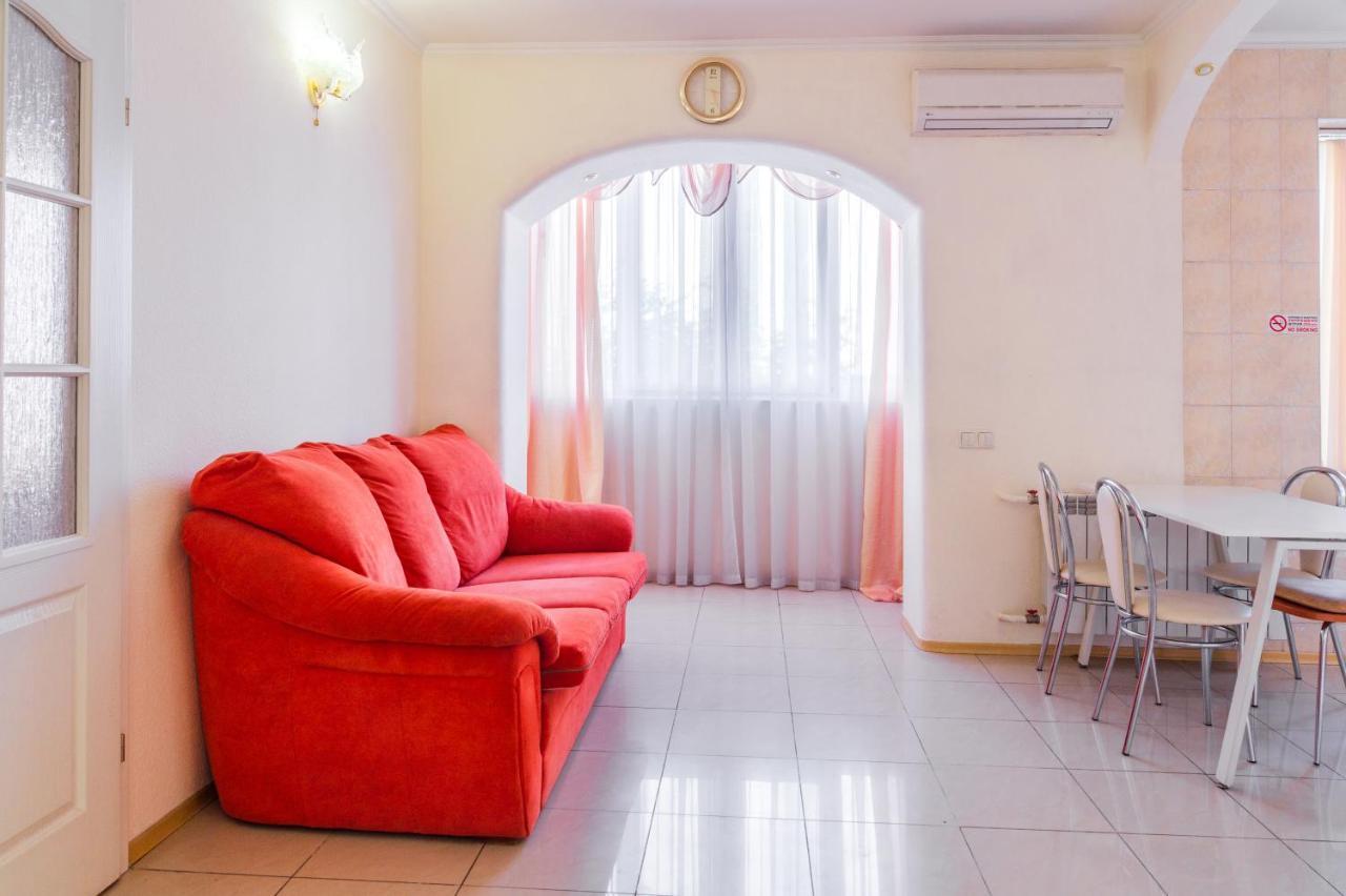 Apartment Triokhsviatytelskaya Street 3 키예프 외부 사진