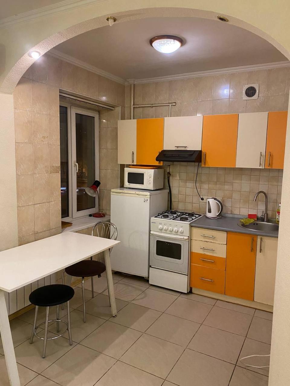 Apartment Triokhsviatytelskaya Street 3 키예프 외부 사진