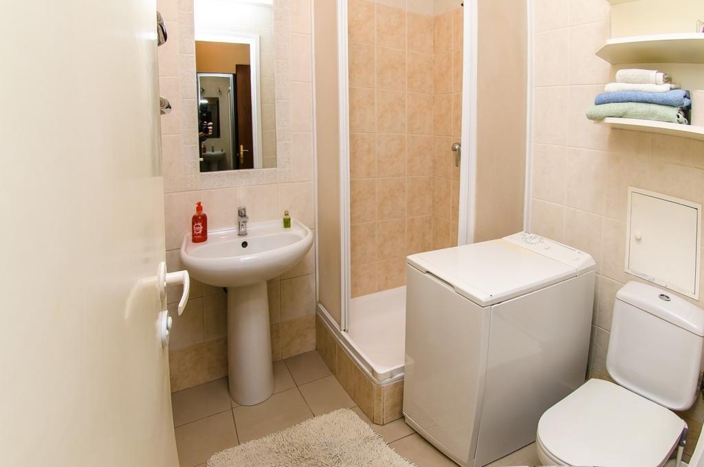 Apartment Triokhsviatytelskaya Street 3 키예프 외부 사진