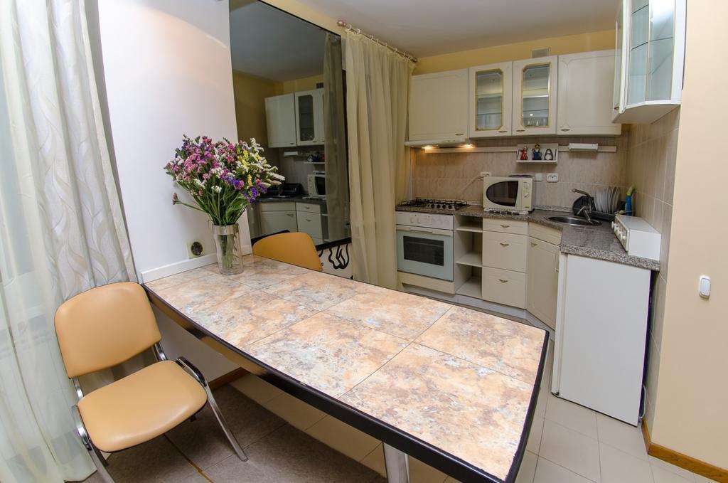 Apartment Triokhsviatytelskaya Street 3 키예프 외부 사진