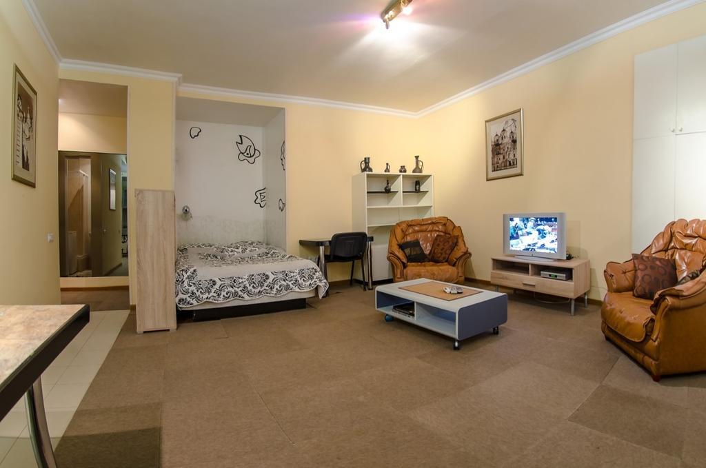 Apartment Triokhsviatytelskaya Street 3 키예프 외부 사진