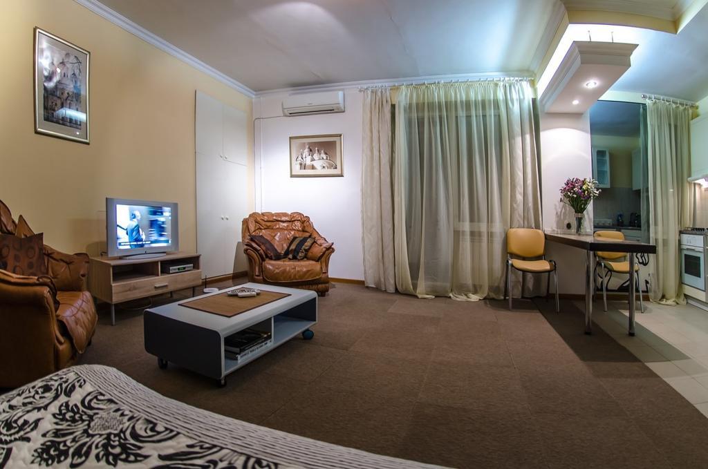 Apartment Triokhsviatytelskaya Street 3 키예프 외부 사진