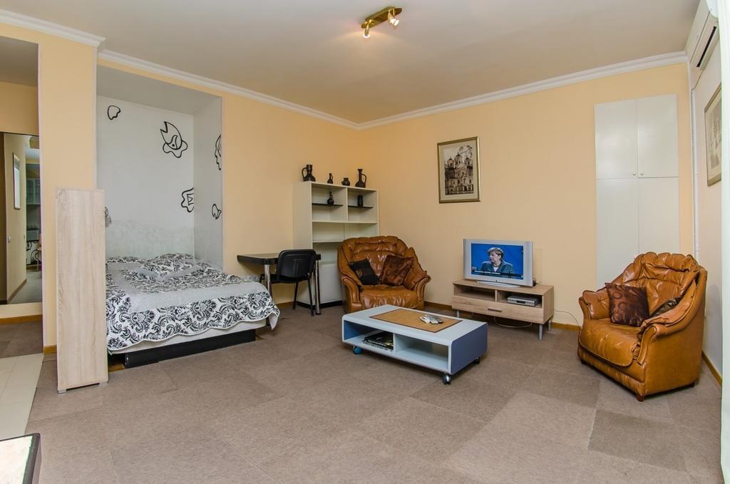Apartment Triokhsviatytelskaya Street 3 키예프 외부 사진