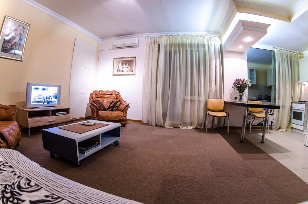 Apartment Triokhsviatytelskaya Street 3 키예프 외부 사진