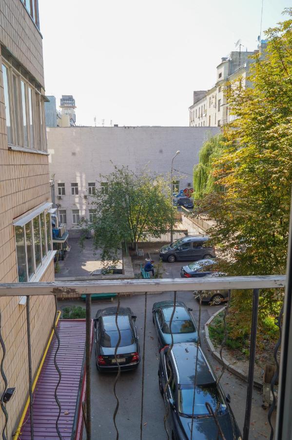 Apartment Triokhsviatytelskaya Street 3 키예프 외부 사진