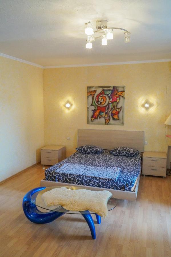 Apartment Triokhsviatytelskaya Street 3 키예프 외부 사진