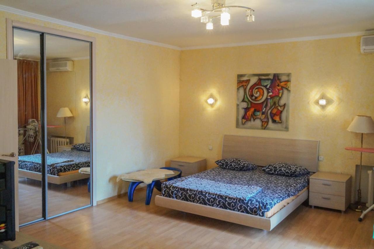 Apartment Triokhsviatytelskaya Street 3 키예프 외부 사진