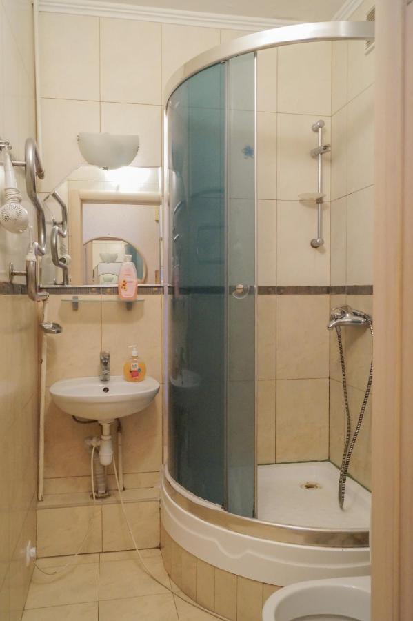 Apartment Triokhsviatytelskaya Street 3 키예프 외부 사진