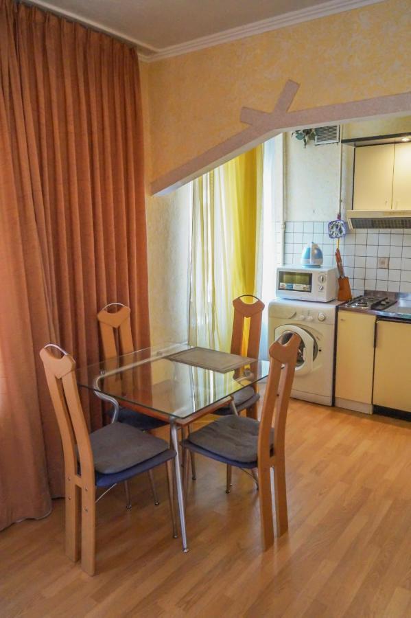 Apartment Triokhsviatytelskaya Street 3 키예프 외부 사진