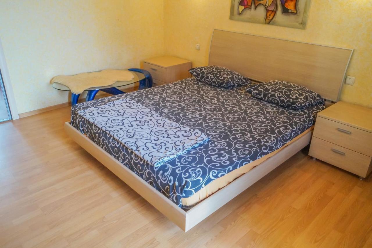 Apartment Triokhsviatytelskaya Street 3 키예프 외부 사진