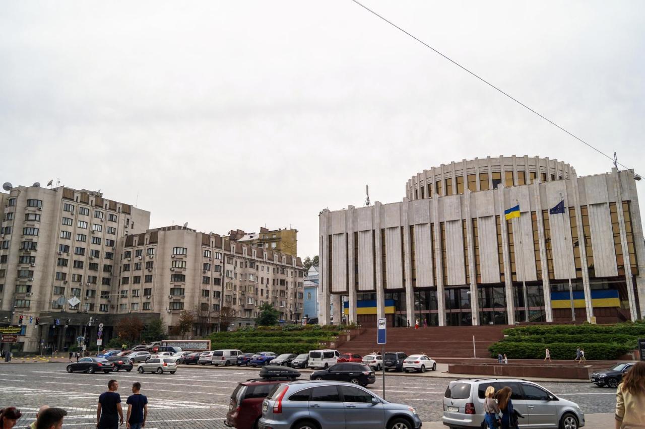 Apartment Triokhsviatytelskaya Street 3 키예프 외부 사진